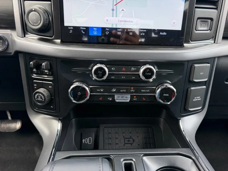 New 2026 Carbonized Gray Metallic Ford XLT image 15