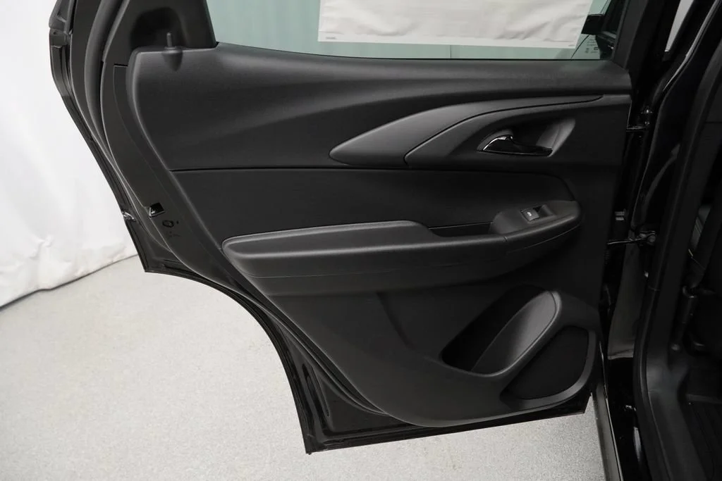 New 2026 Mosaic Black Metallic Chevrolet ACTIV image 24