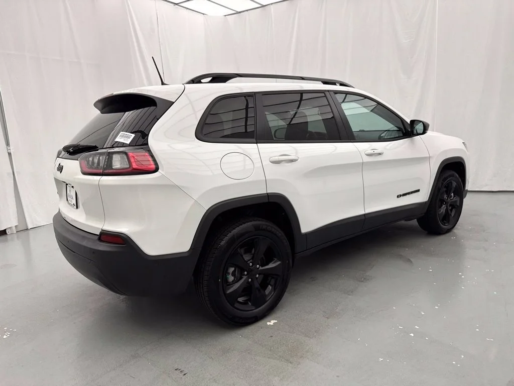 Used 2023 White Jeep Altitude image 13