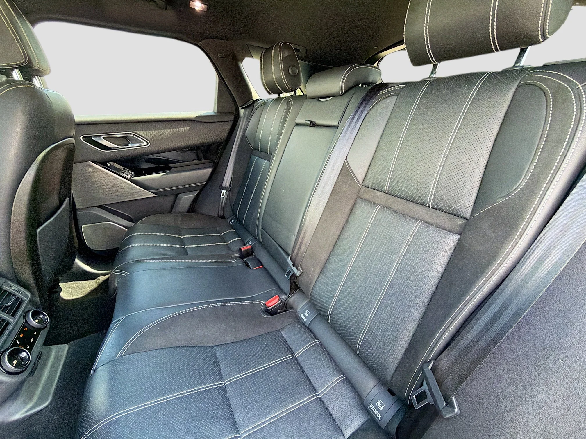 Used 2019 Narvik Black Land Rover R-Dynamic SE image 20