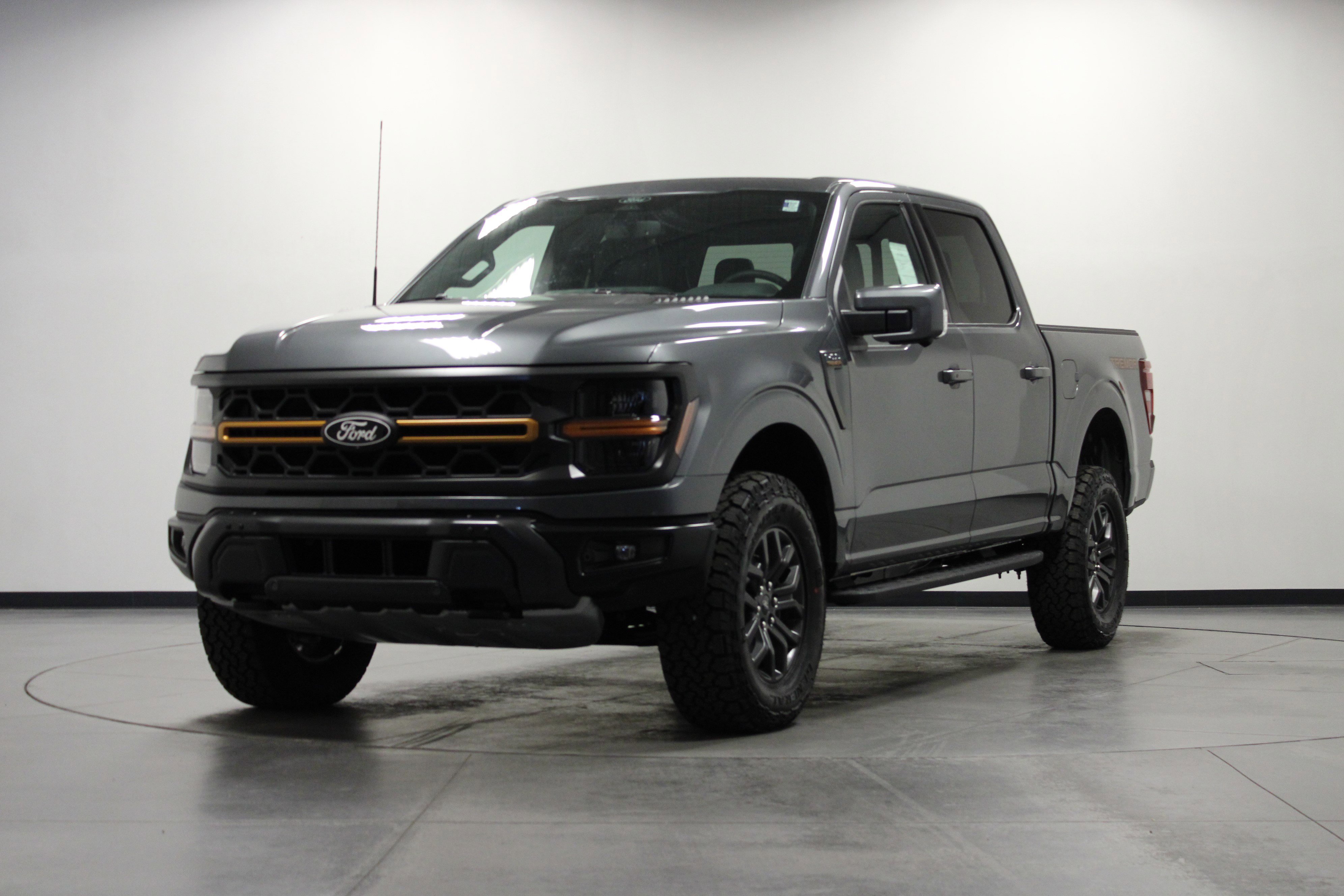 New 2026 Carbonized Gray Metallic Ford Tremor image 8