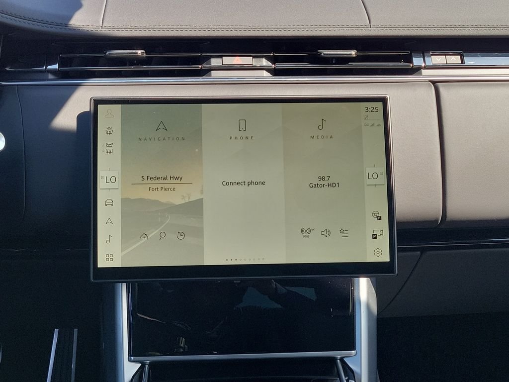 New 2027 Fuji White Land Rover SE image 21