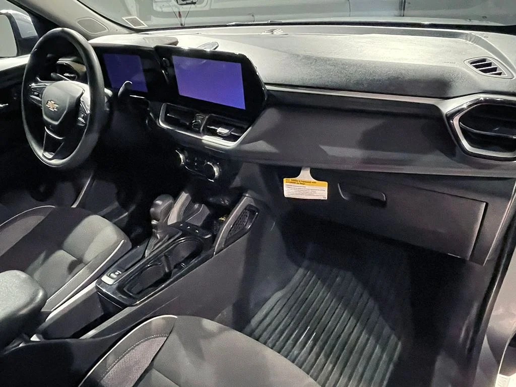 Used 2025 Gray Chevrolet LT image 26