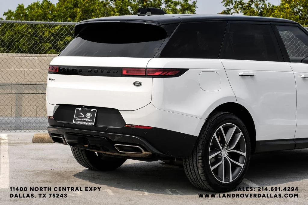 Used 2023 Fuji White Land Rover SE image 9