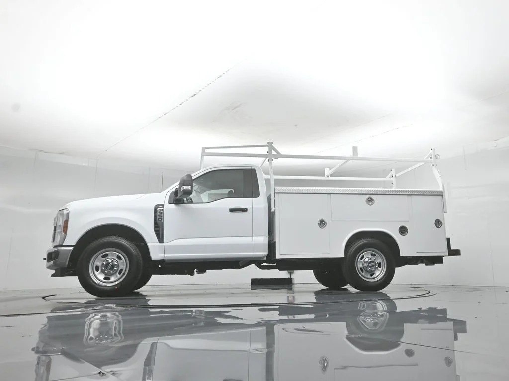 New 2026 Oxford White Ford XL image 53