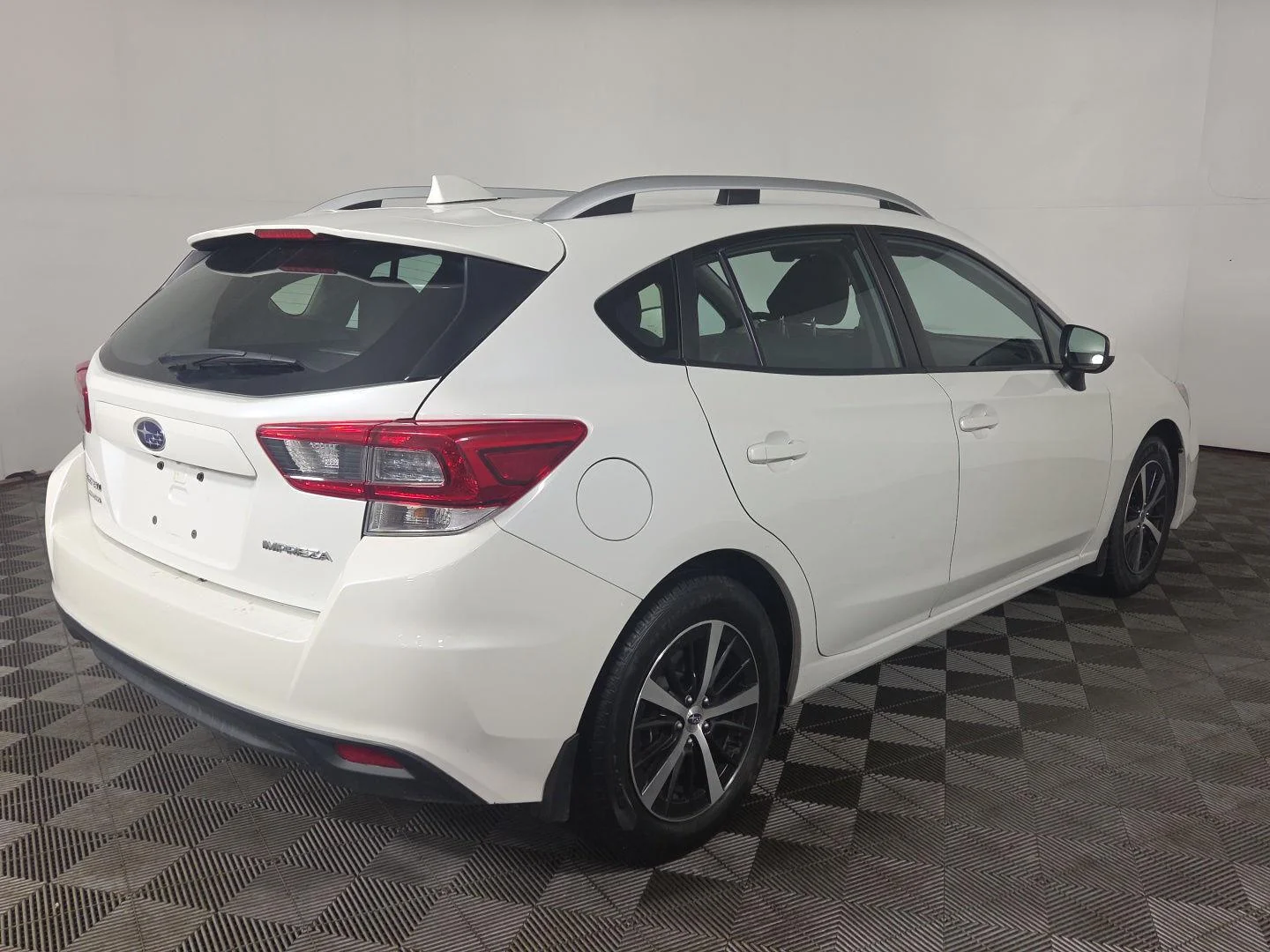 Used 2022 Crystal White Pearl Subaru Premium image 5