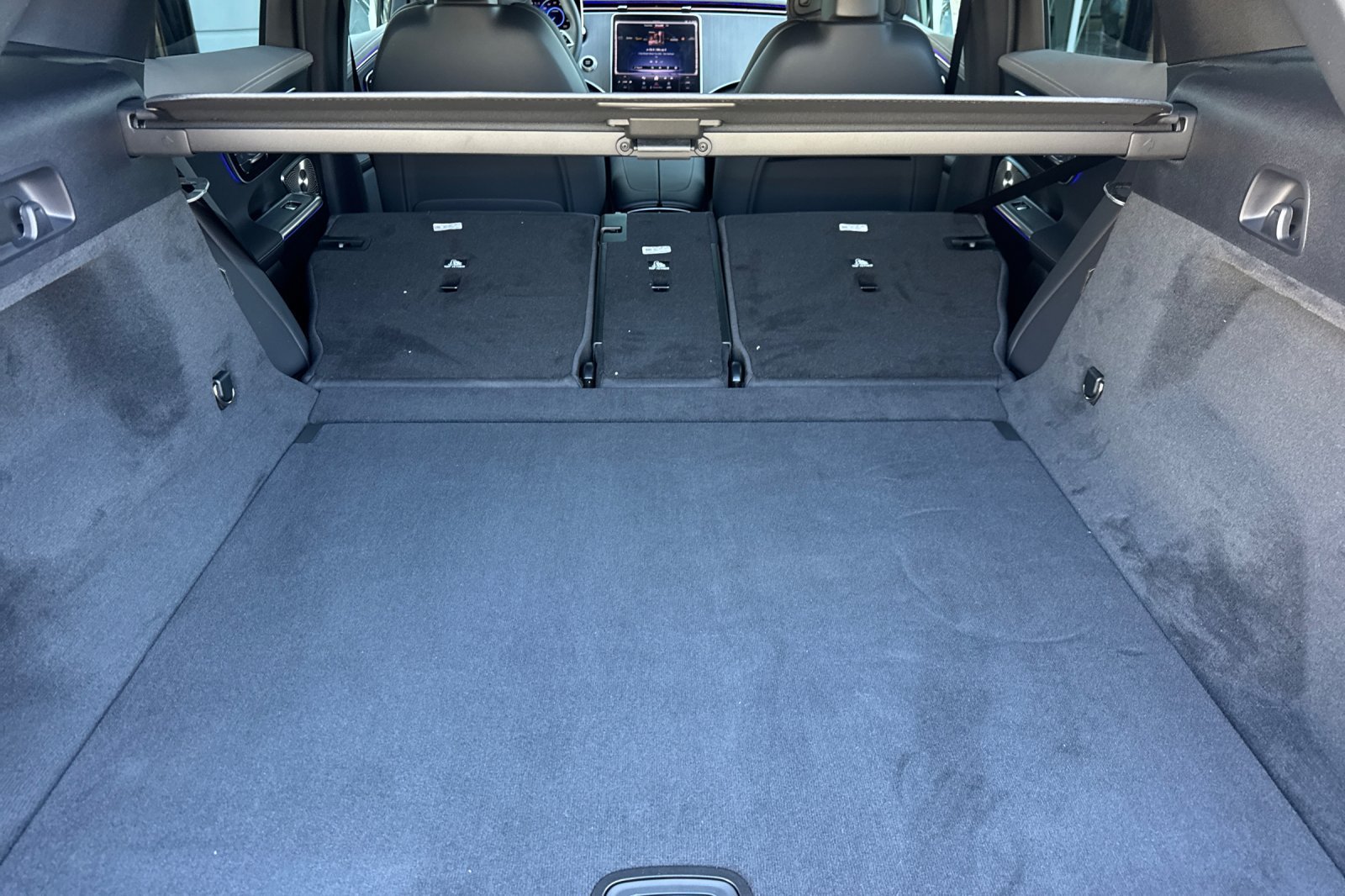 New 2027 Obsidian Black Metallic Mercedes-Benz 320+ SUV image 37