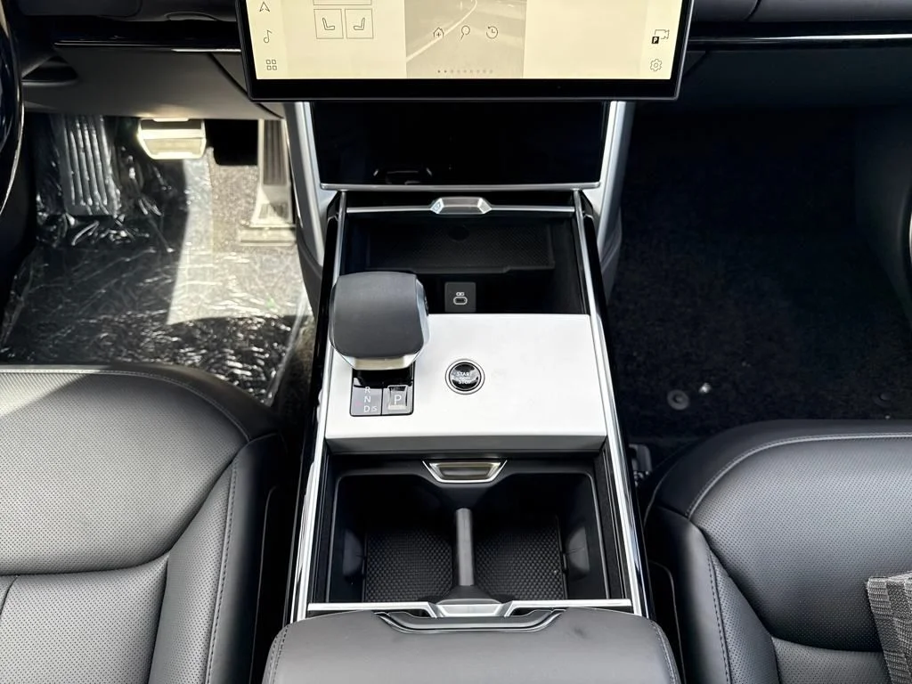 2025 Land Rover Range Rover SE - Photo 23
