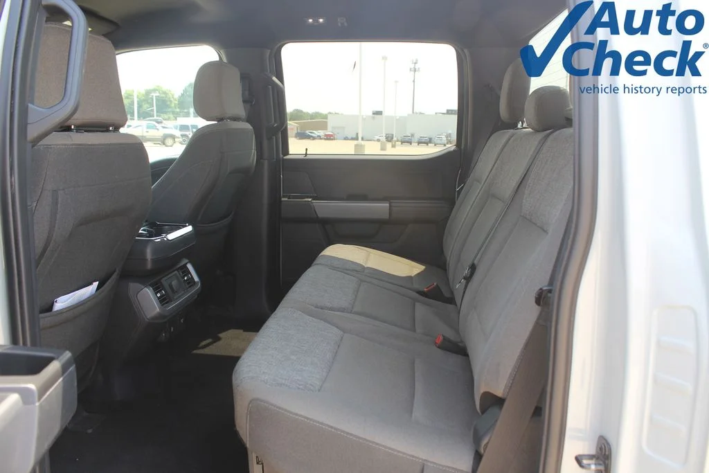 Used 2024 Oxford White Ford XLT image 9