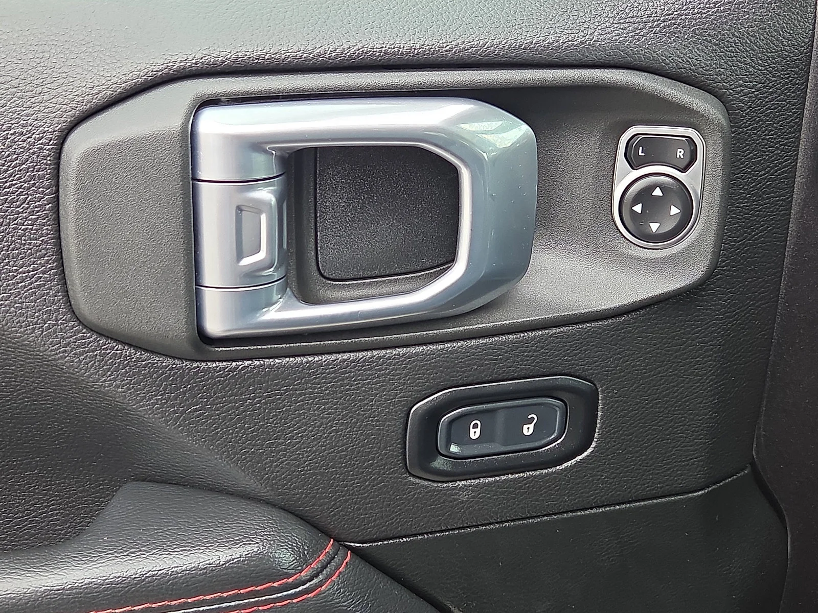 Used 2022 Granite Crystal Metallic Clearcoat Jeep Rubicon image 13