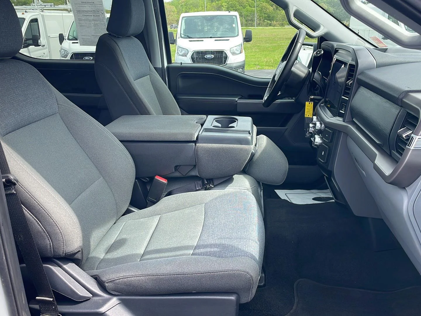 Used 2025 Oxford White Ford XLT image 28
