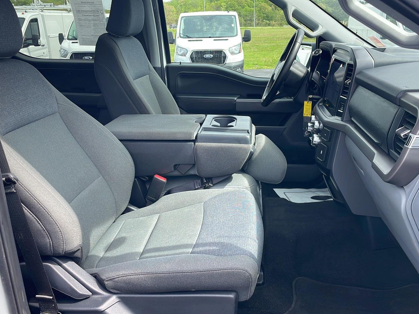 Used 2025 Oxford White Ford XLT image 28