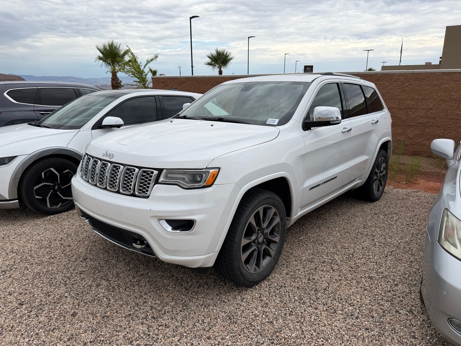 Used 2017 White Jeep Overland image 1