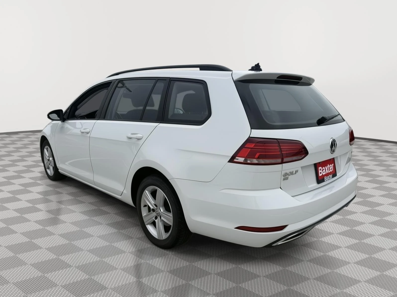 Used 2018 Pure White Volkswagen SE image 5