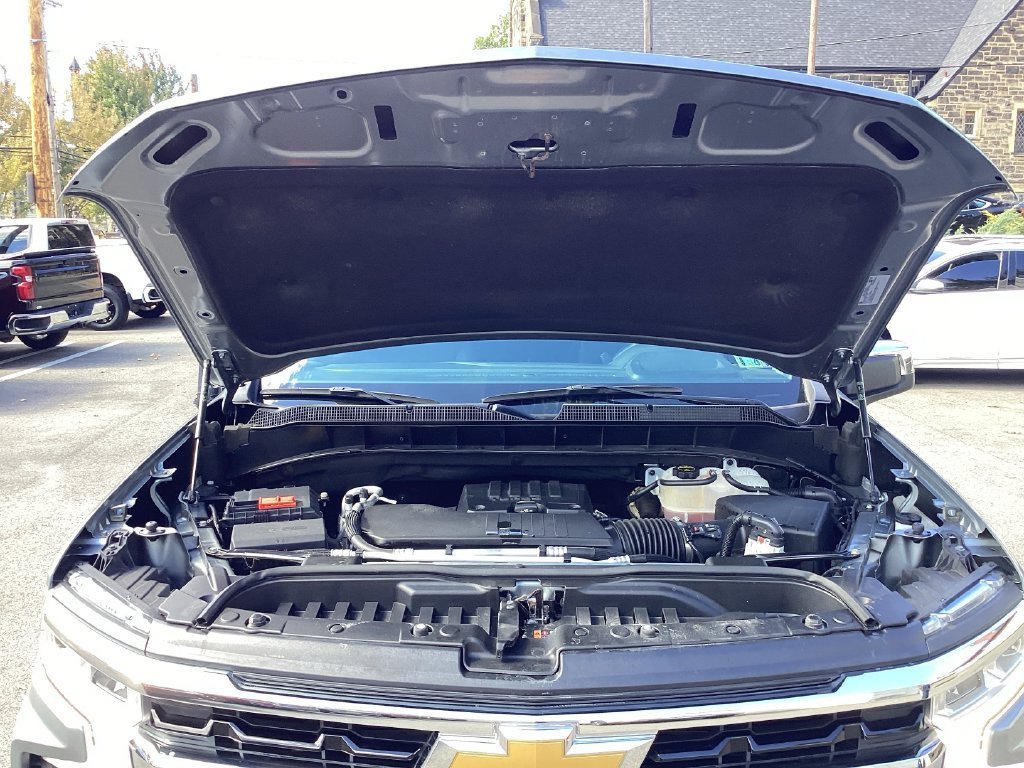 Used 2024 Sterling Gray Metallic Chevrolet LT (2FL) image 18