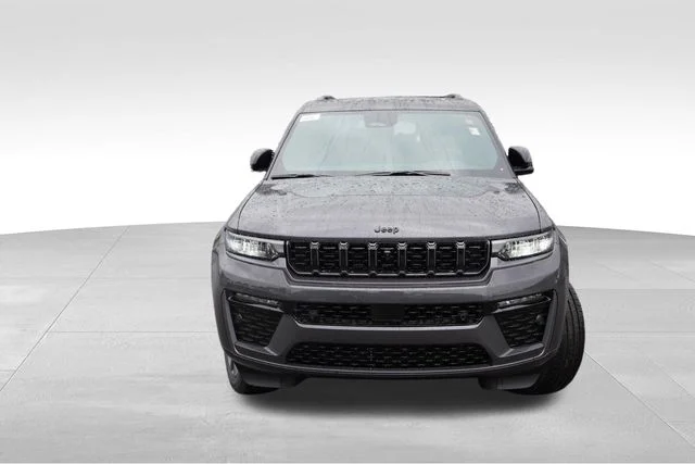 New 2026 Baltic Gray Metallic Clear-Coat Exterior Paint Jeep Limited Reserve image 8