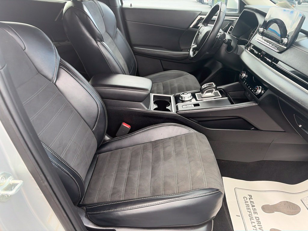 Used 2024 Gray Mitsubishi SE image 40