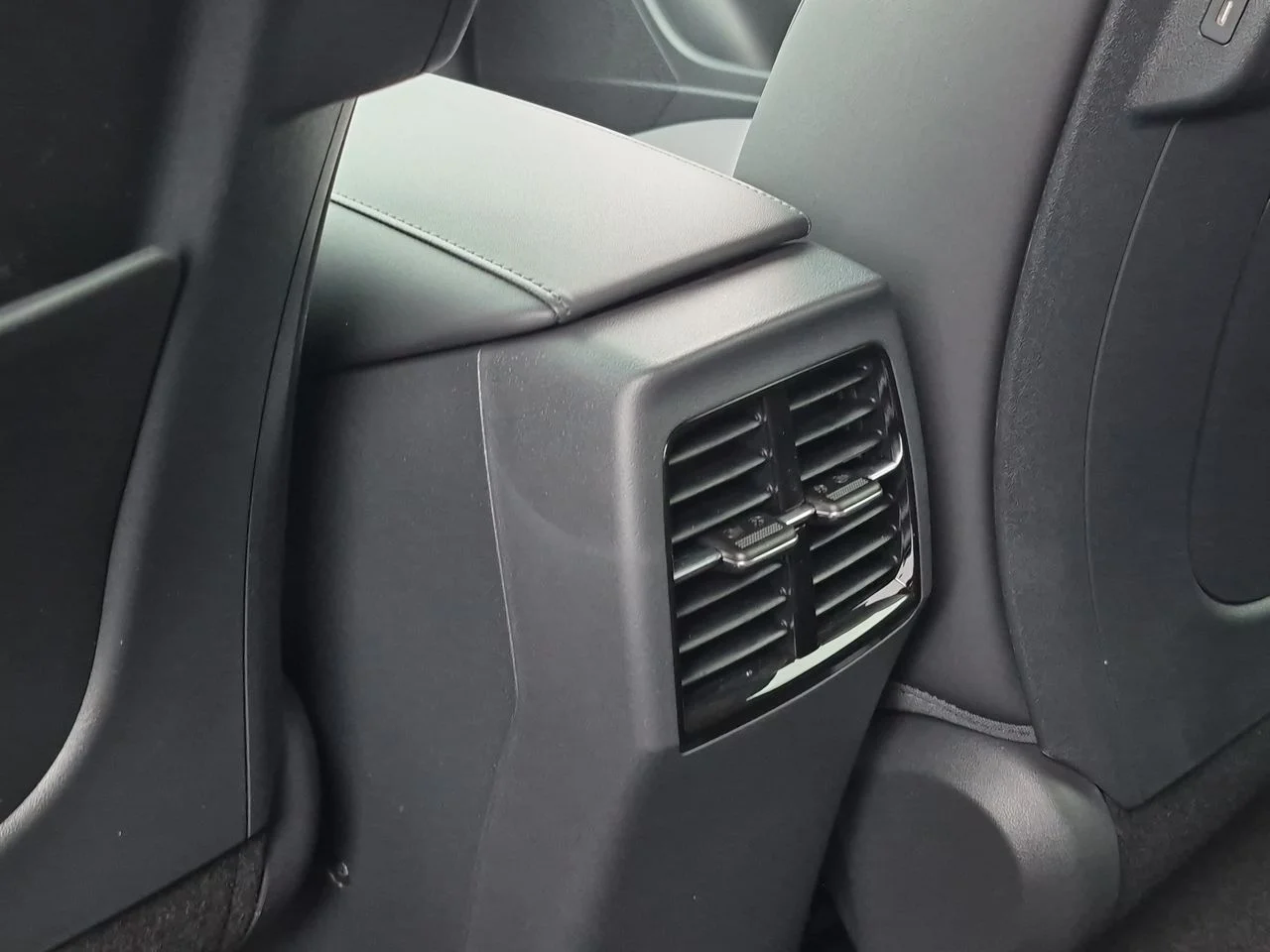 New 2026 Snow White Pearl Kia EX image 21