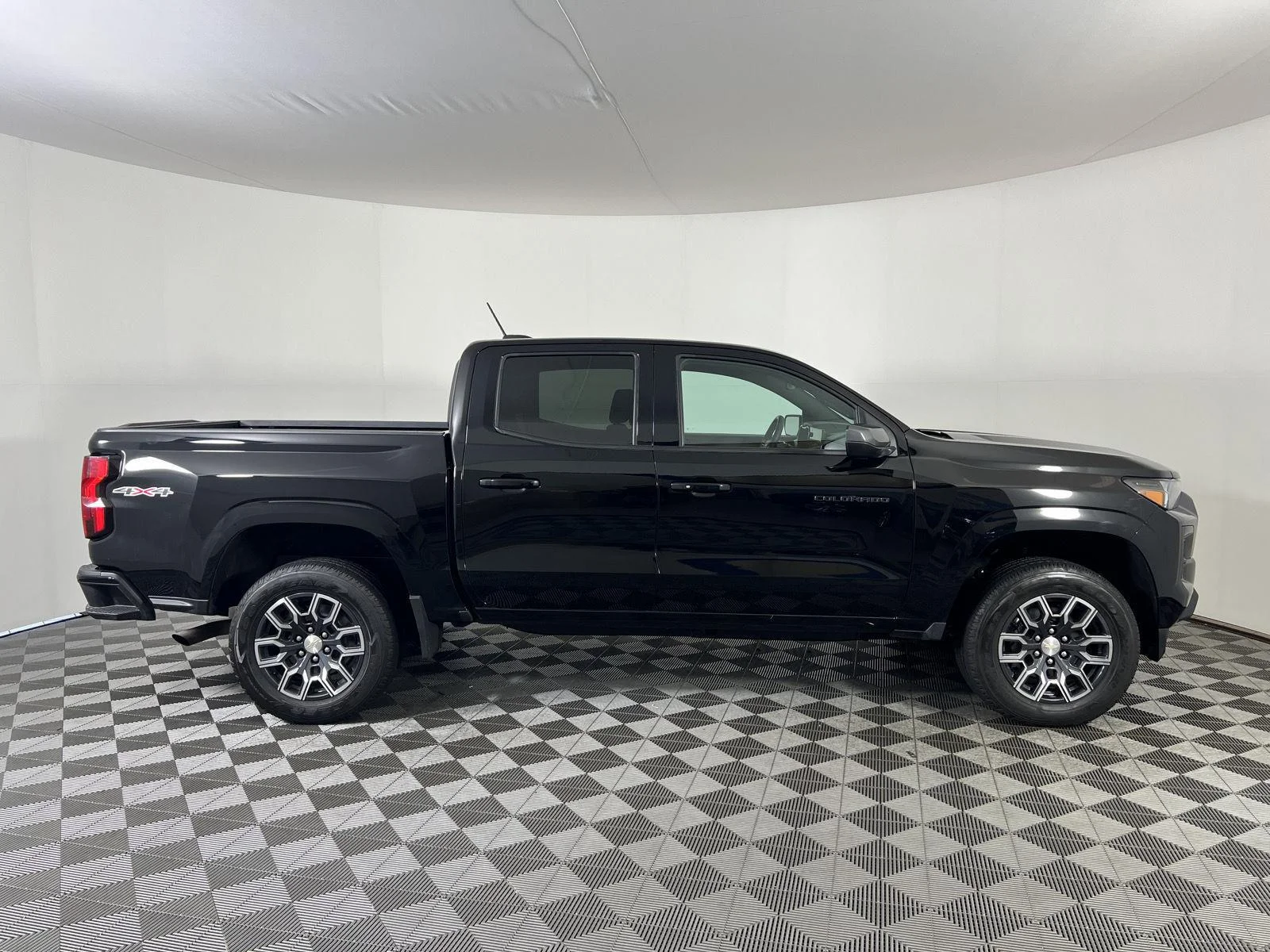 Used 2023 BLACK Chevrolet 4WD LT image 16