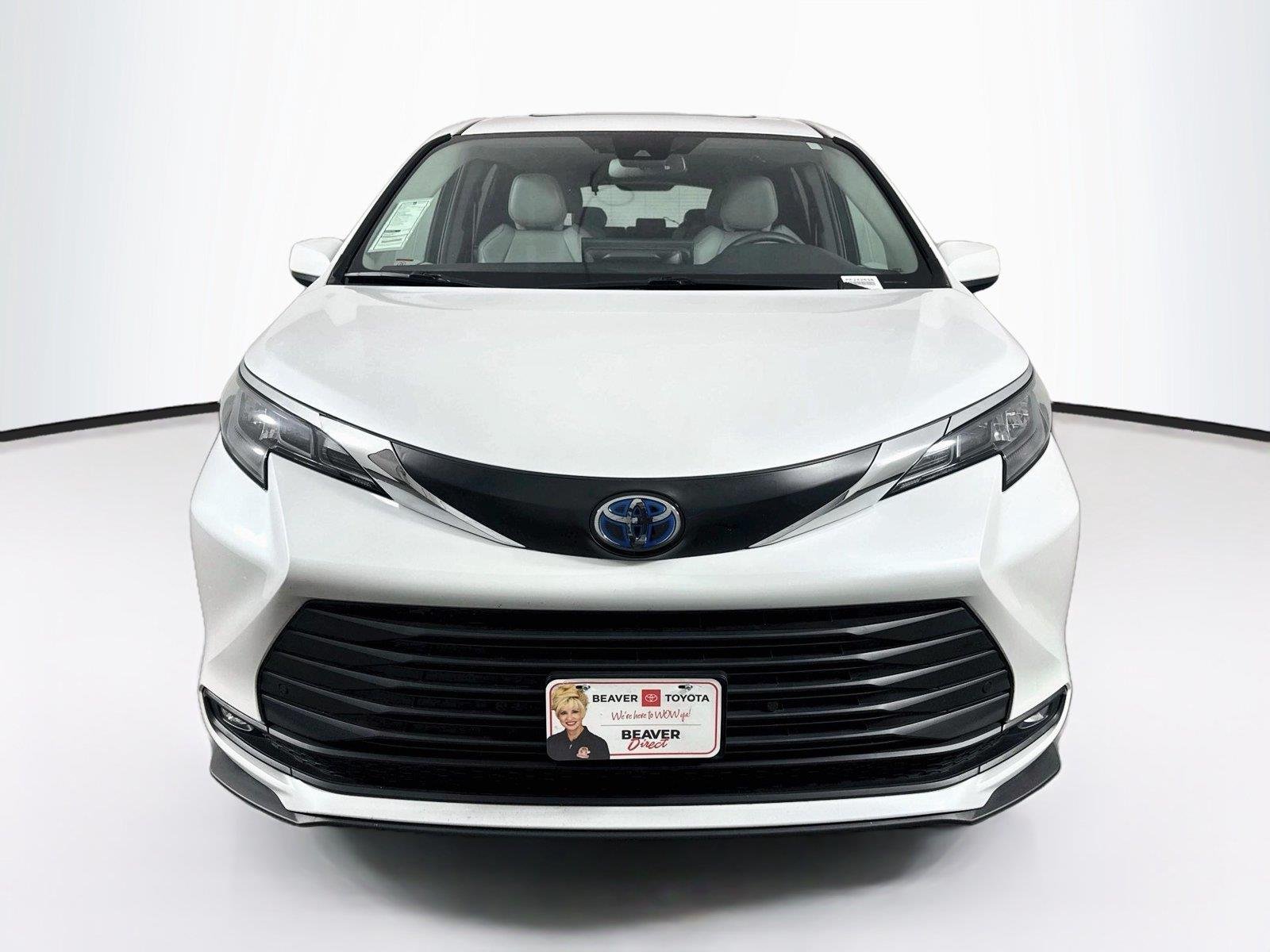 Certified Used 2025 Wind Chill Pearl Toyota XLE 8-Passenger image 9