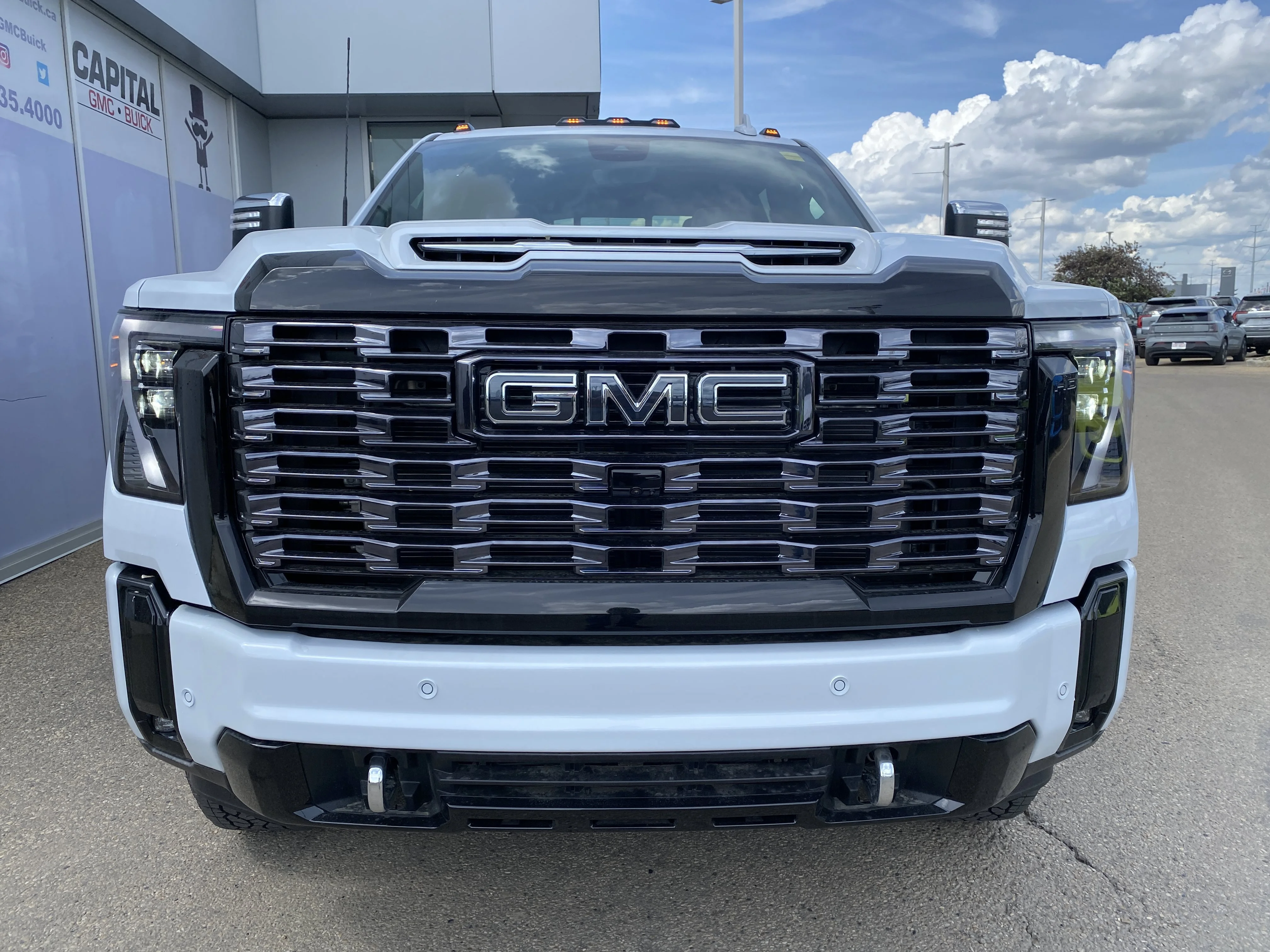 New 2026 GLACIER WHITE TRICOAT GMC Denali Ultimate image 9