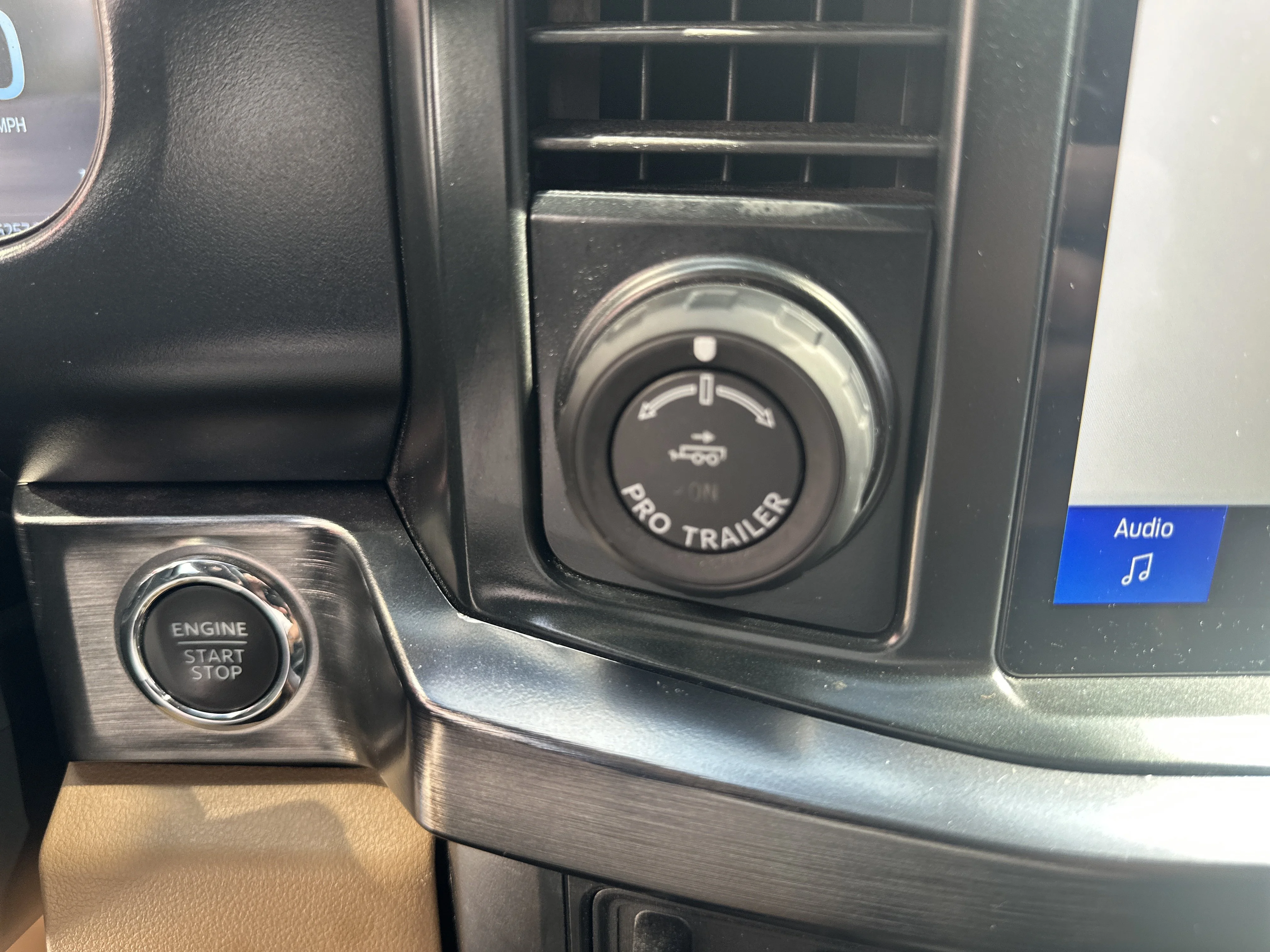 Used 2023  Ford  image 20