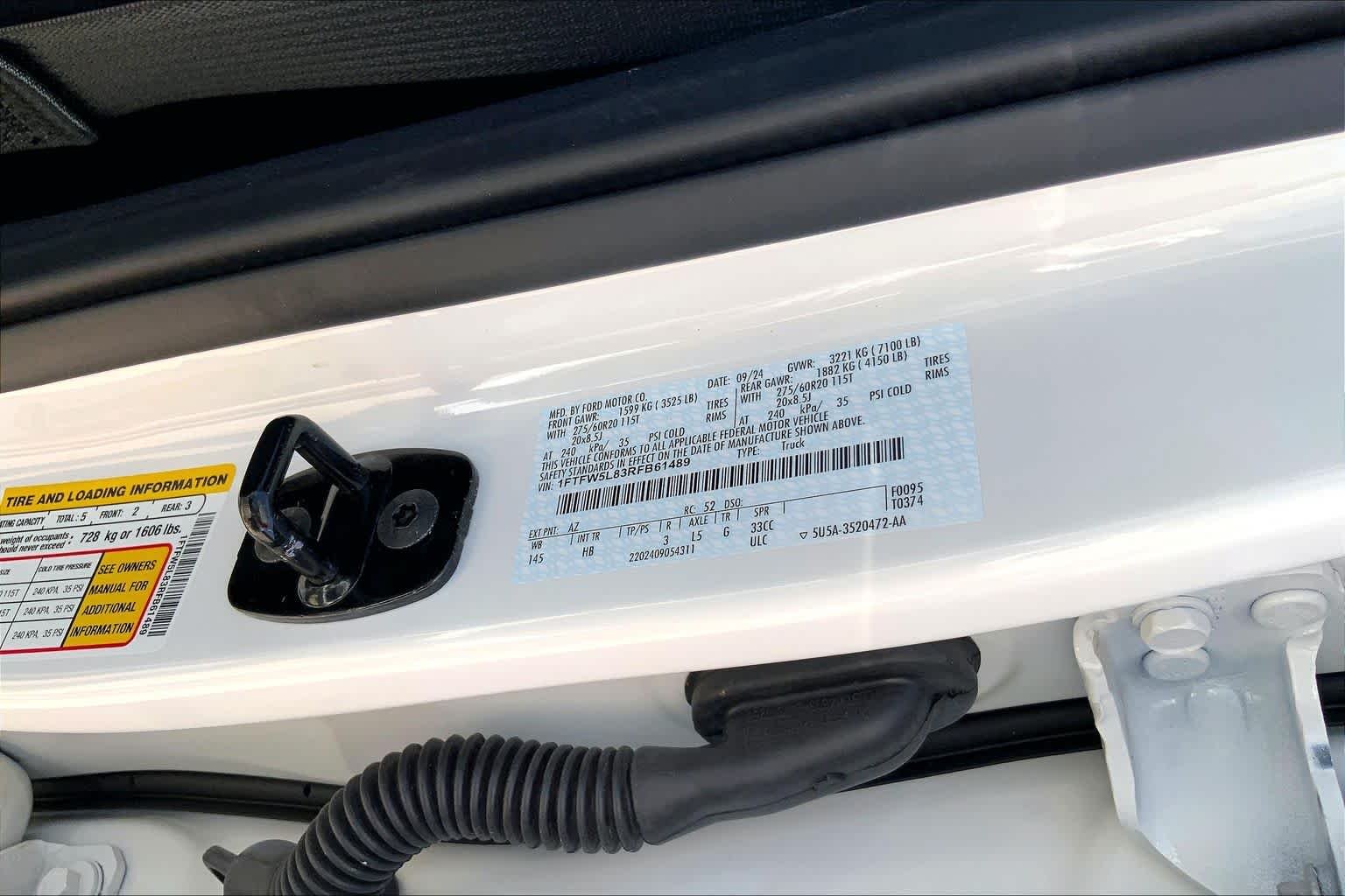 Used 2024 Star White Metallic Tri-Coat Ford LARIAT image 34