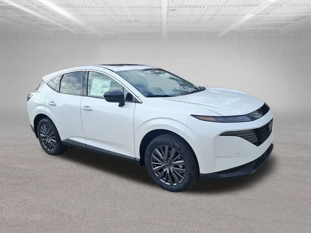 New 2026 White Nissan SL image 8