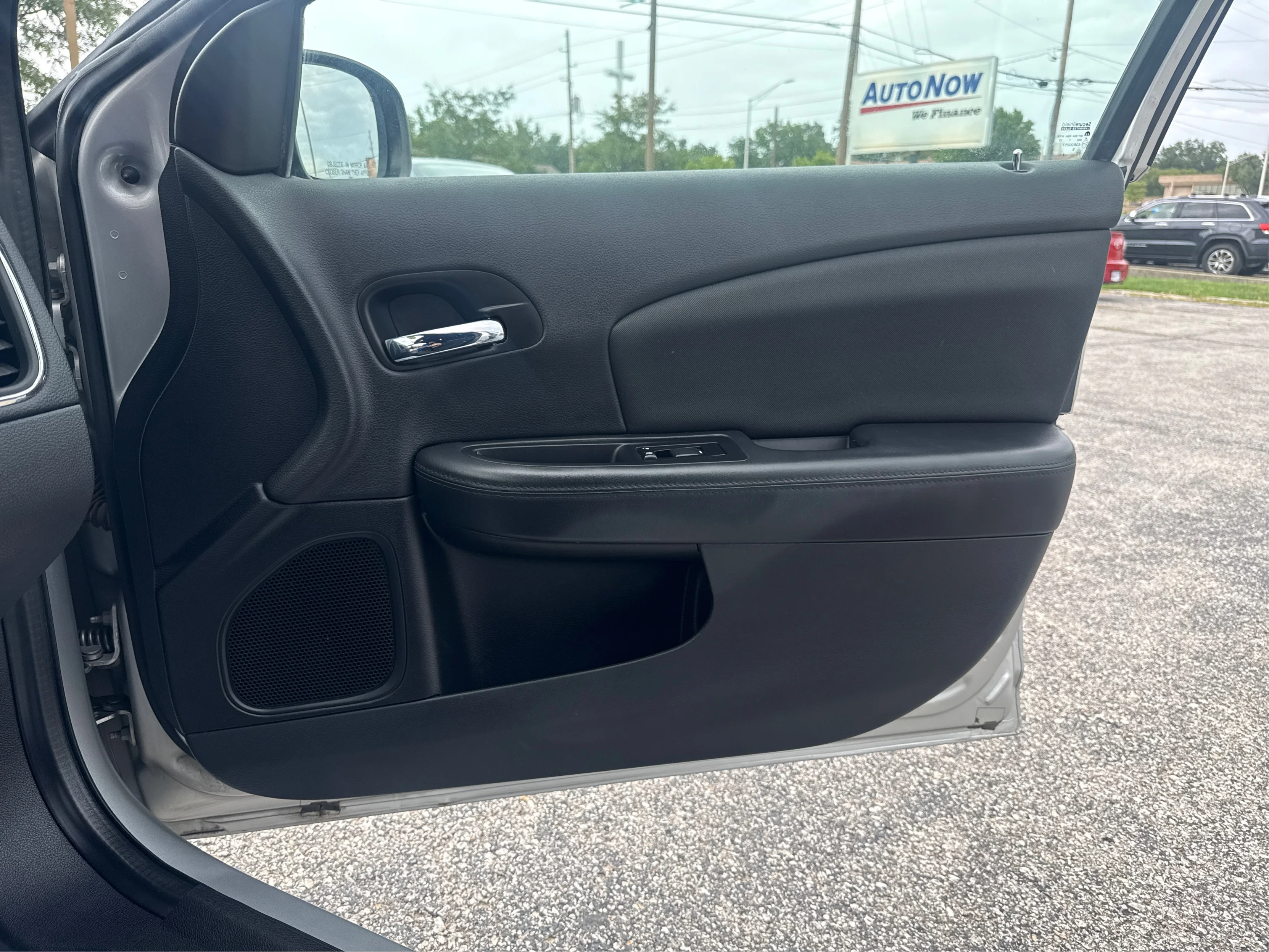 Used 2012 Silver Chrysler LX image 21