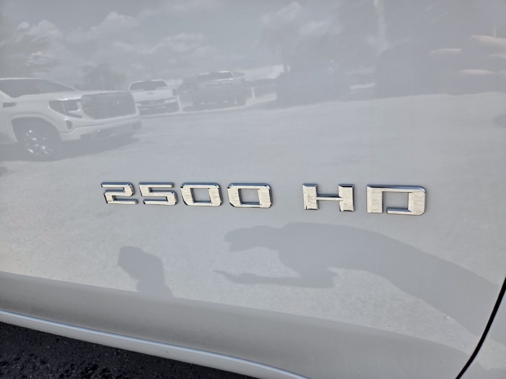 Used 2025 Summit White Chevrolet WT image 5