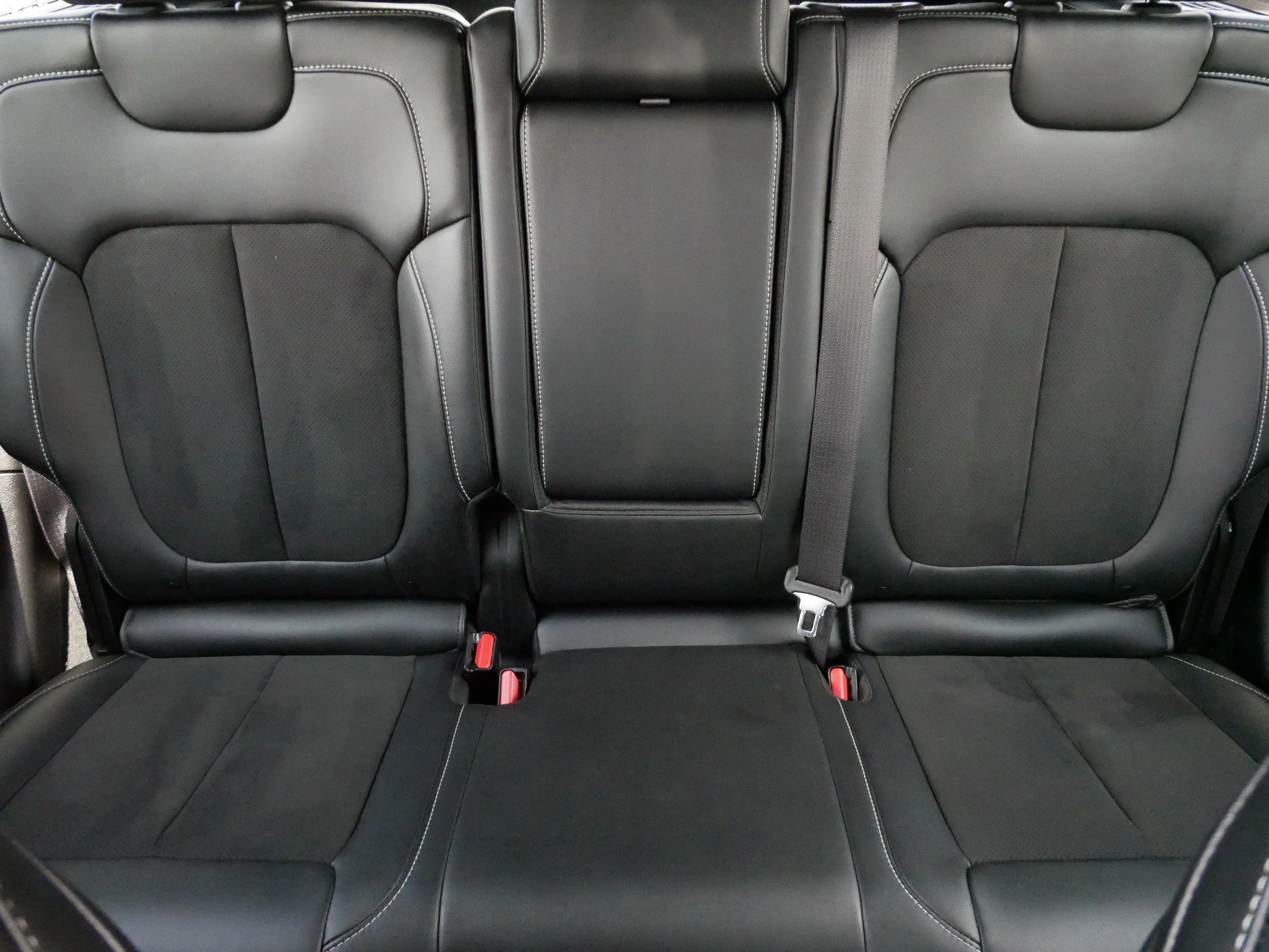 Used 2023 Silver Zynith Jeep Altitude image 13