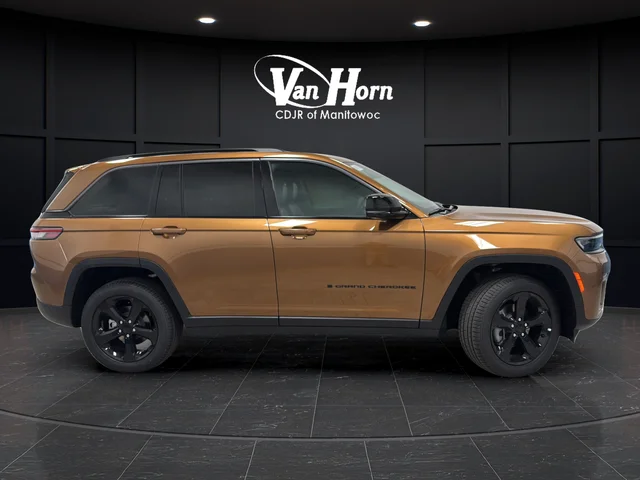 New 2026 Copper Shino Metallic Clear-Coat Exterior Paint Jeep Limited image 8