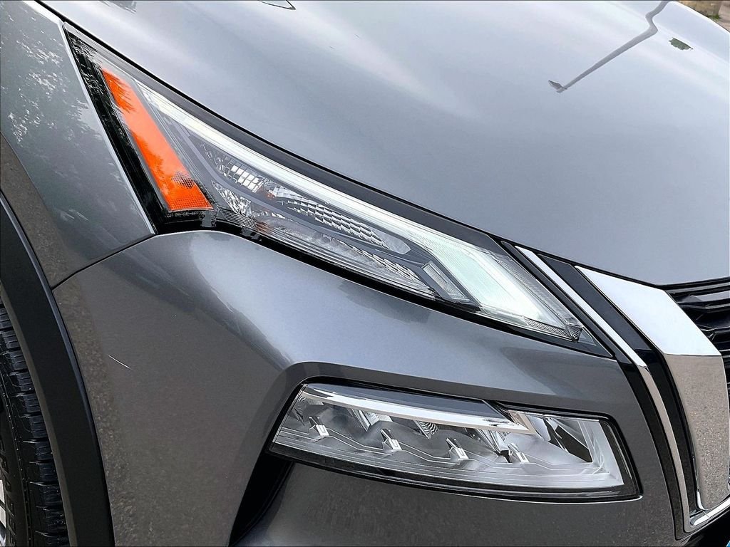 Used 2023 Gray Nissan SV image 32
