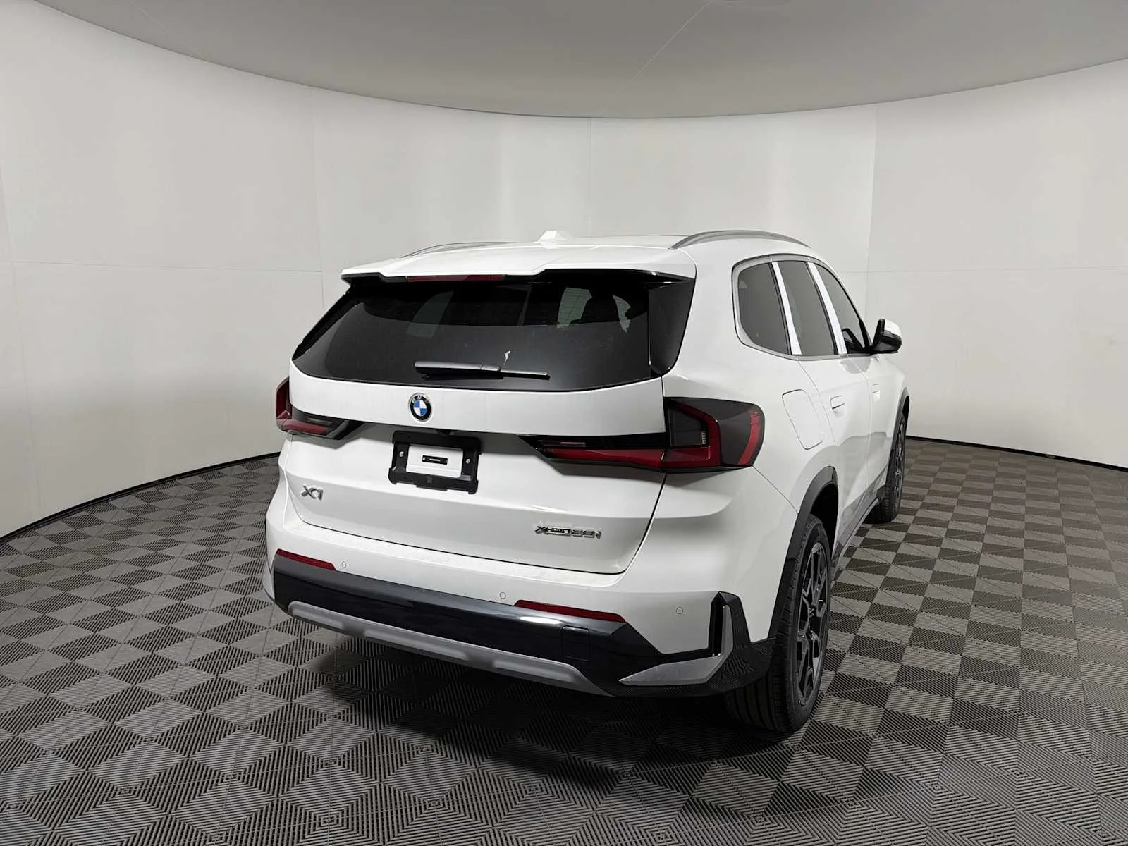 New 2026 Alpine White BMW xDrive28i image 9