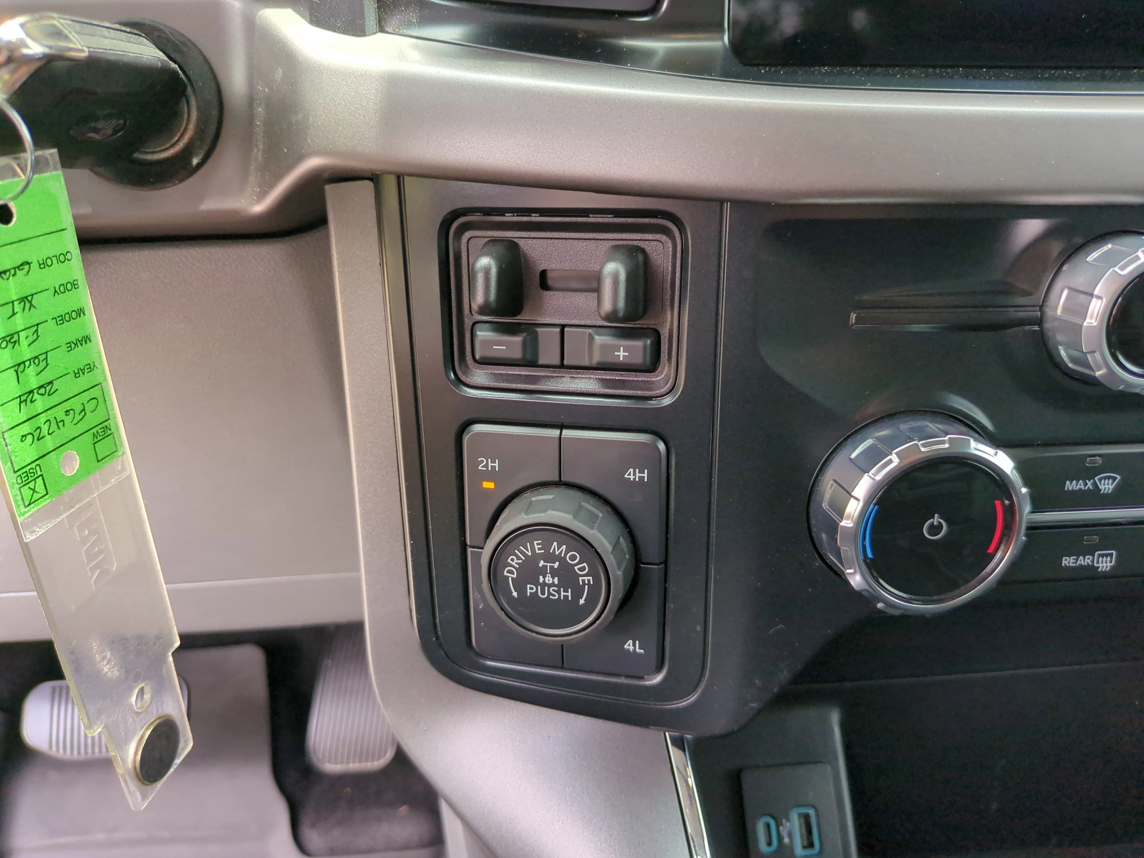 Used 2024 Avalanche Ford XLT image 30
