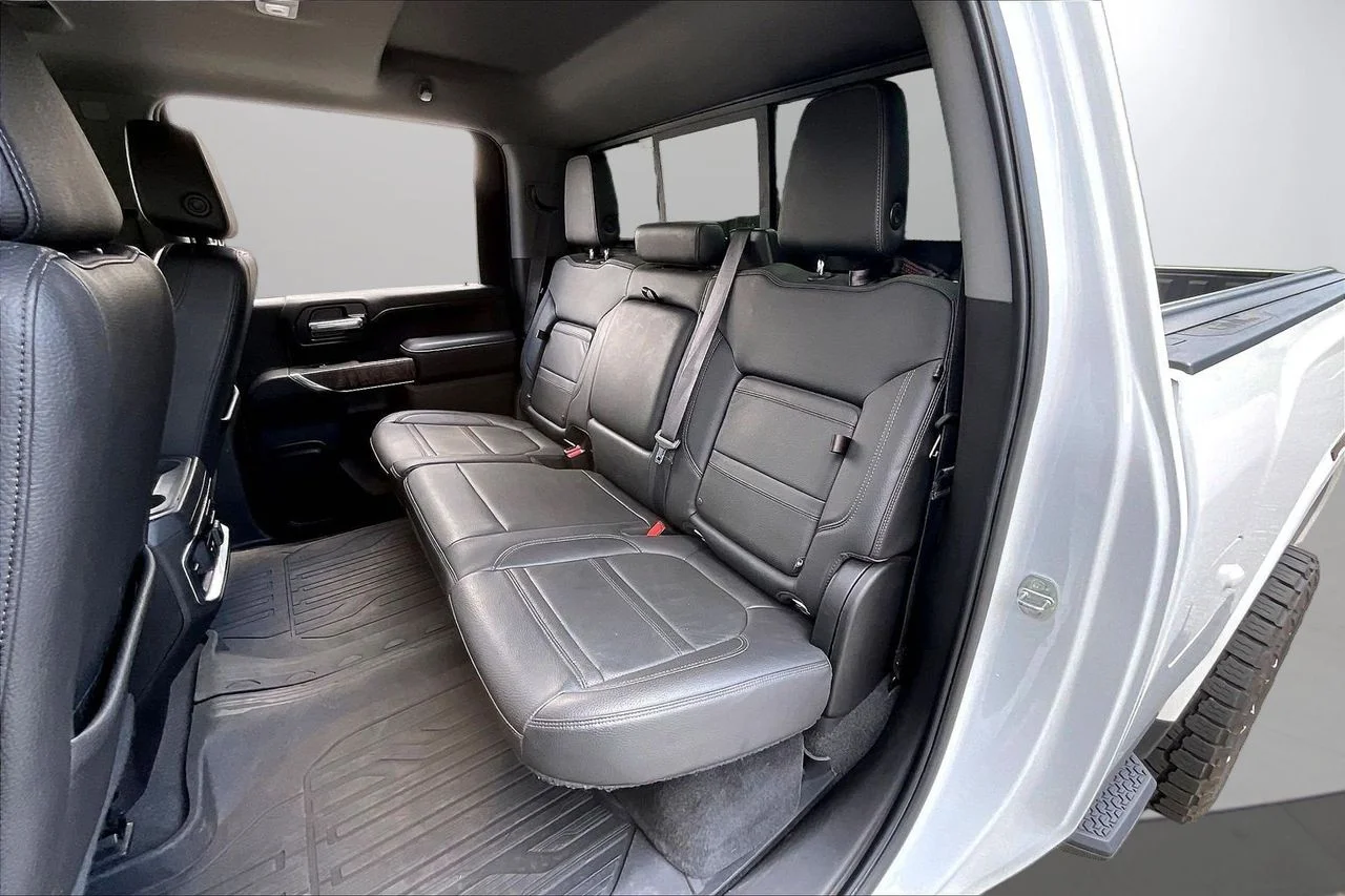 Used 2021 White GMC Denali image 23