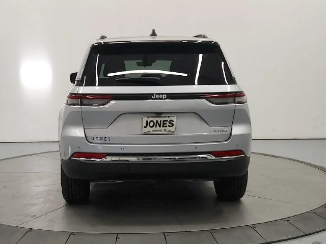 Used 2025 Silver Zynith Jeep Limited image 7