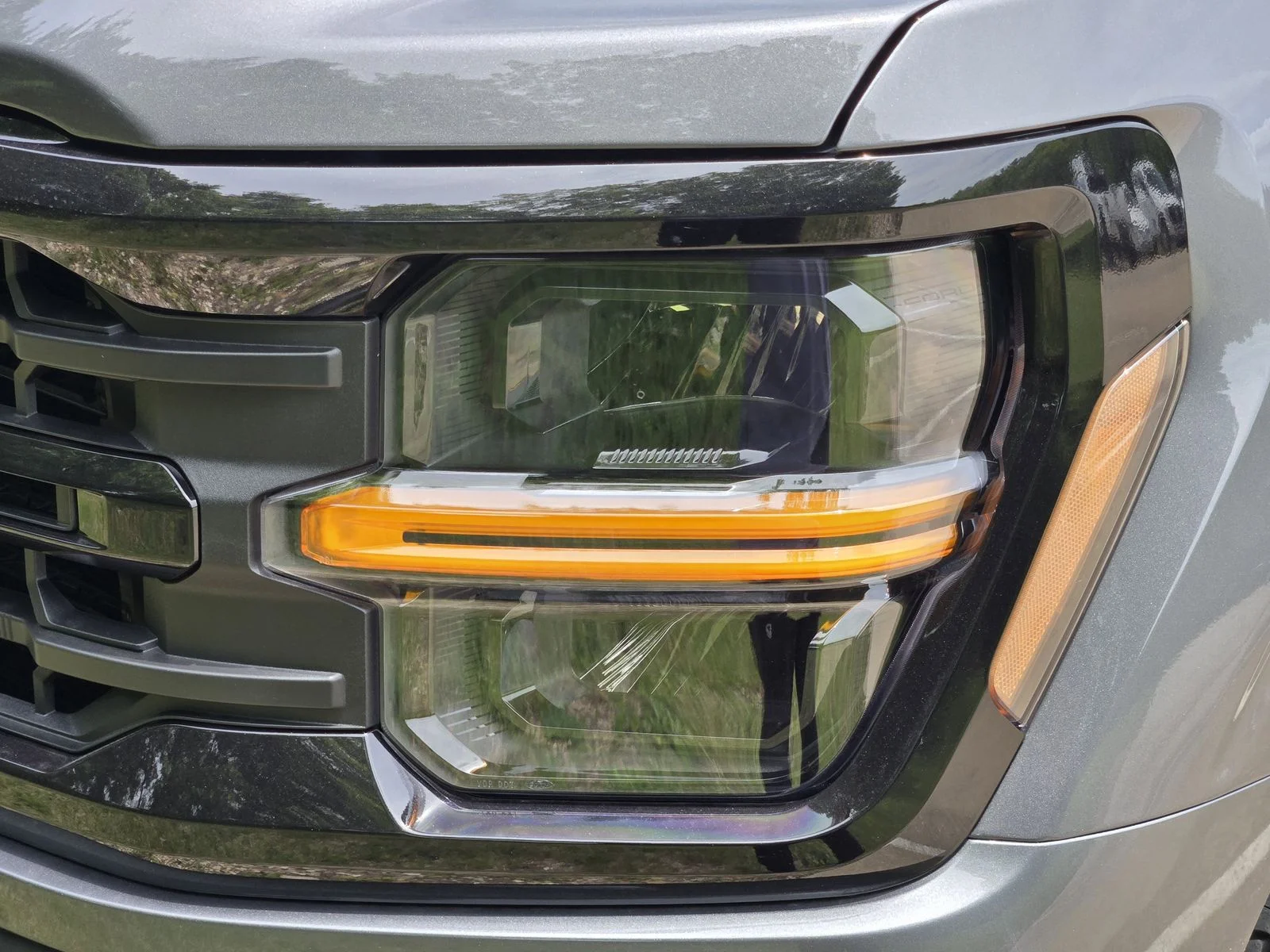 New 2026 Carbonized Gray Metallic Ford XLT image 5