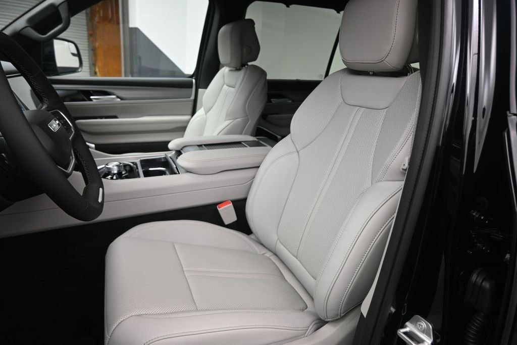 New 2026 High Gloss Black Exterior Paint Jeep Limited Reserve image 33