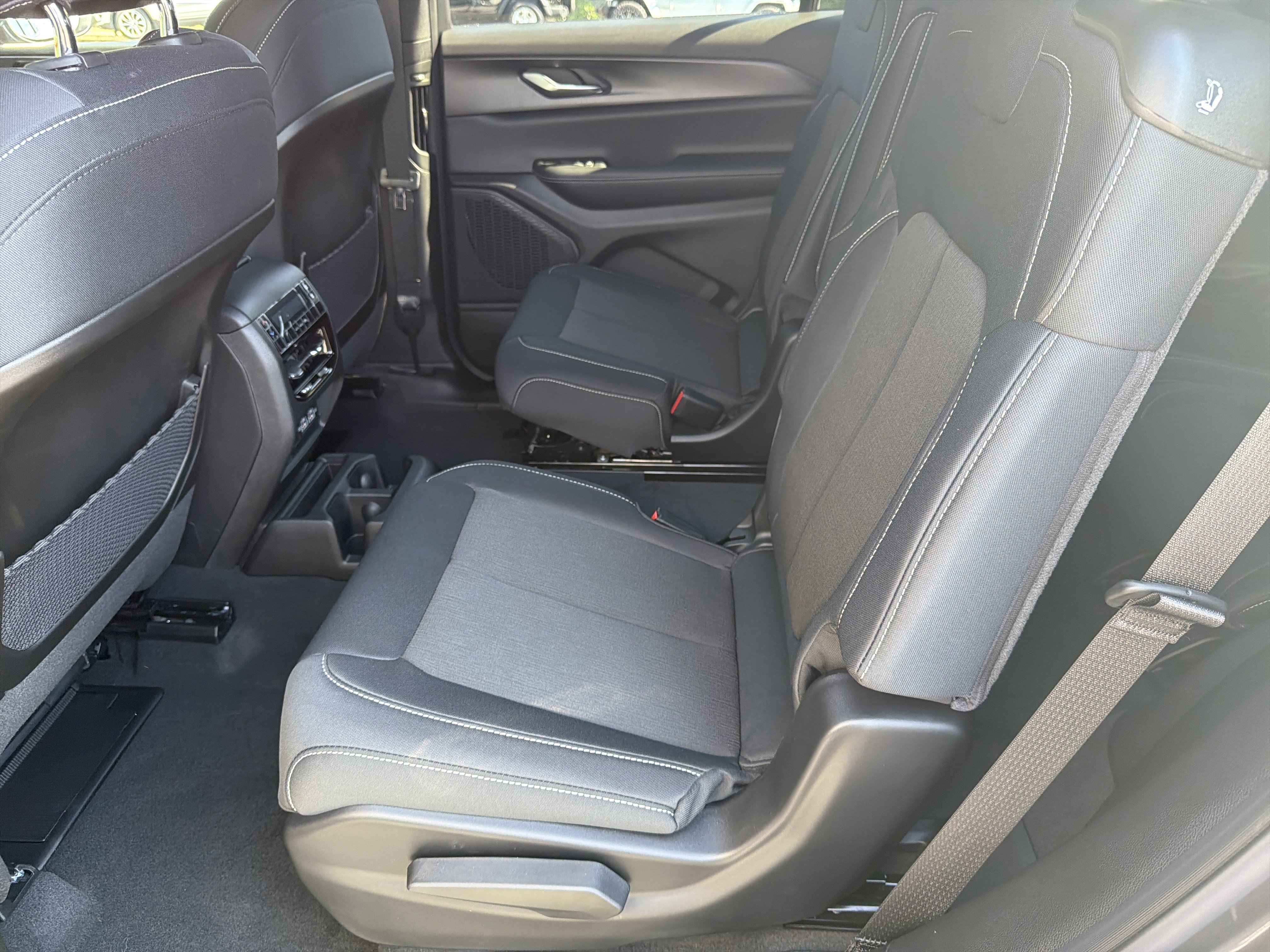 New 2026 Baltic Gray Metallic Clear-Coat Exterior Paint Jeep Laredo image 26