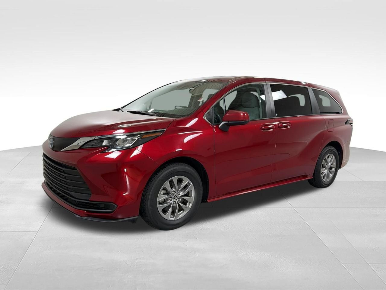2024 Toyota Sienna LE 8-Passenger Hybrid FWD's photo