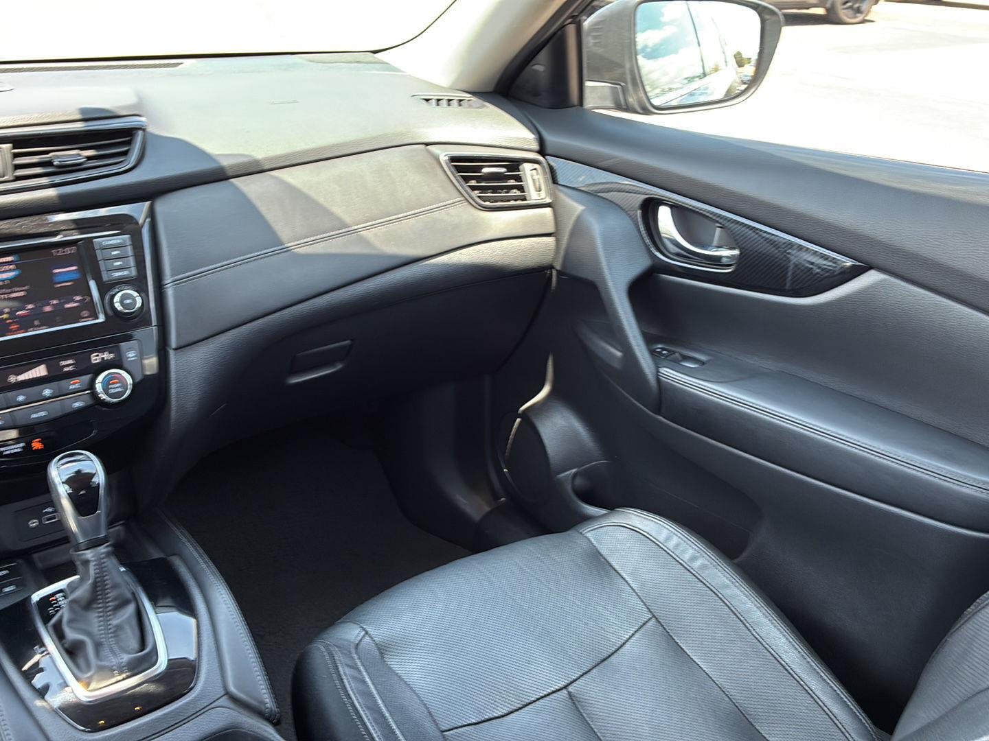Used 2020 Magnetic Black Pearl Nissan SL image 25