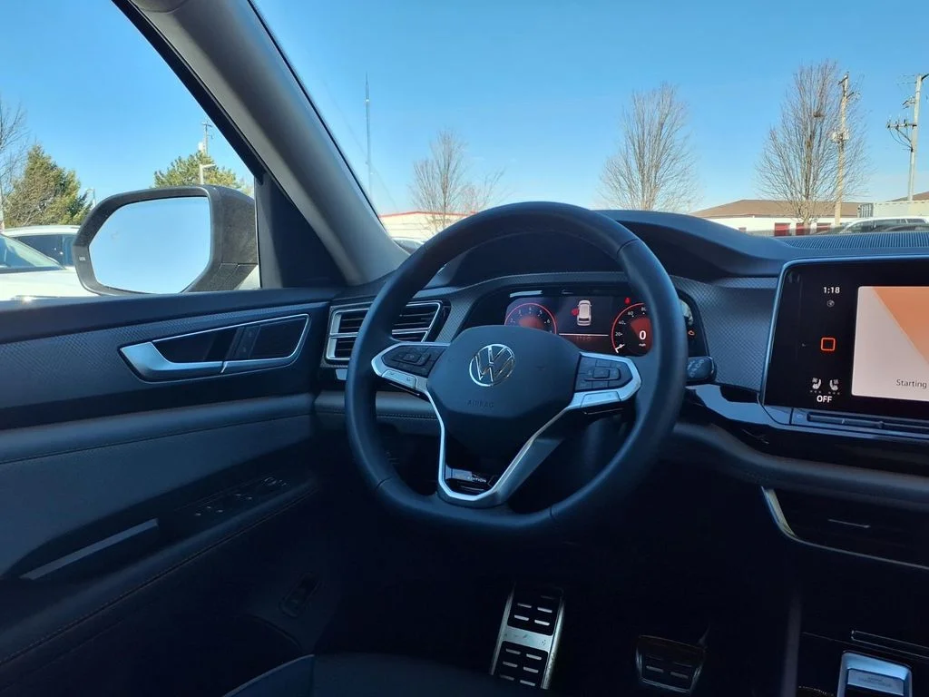 New 2026 Avocado Green Pearl Volkswagen 2.0T Peak Edition image 21