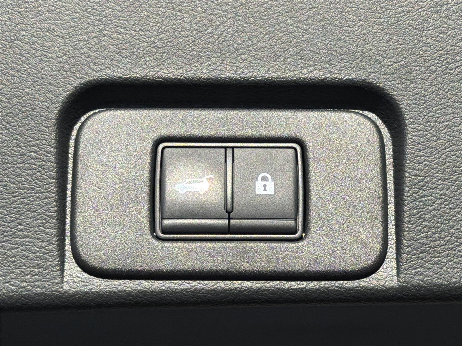 Used 2023 Caspian Blue Metallic Nissan Platinum image 20