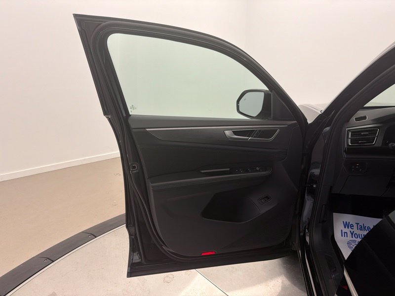 Used 2024  Volkswagen 2.0T SE w/Technology image 20