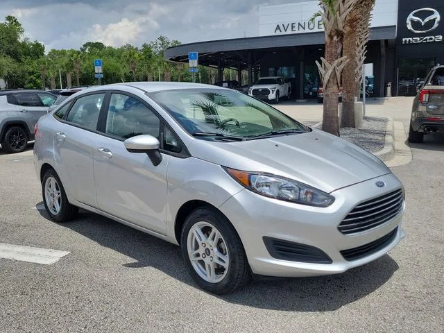Used 2019 Ingot Silver Ford SE image 3