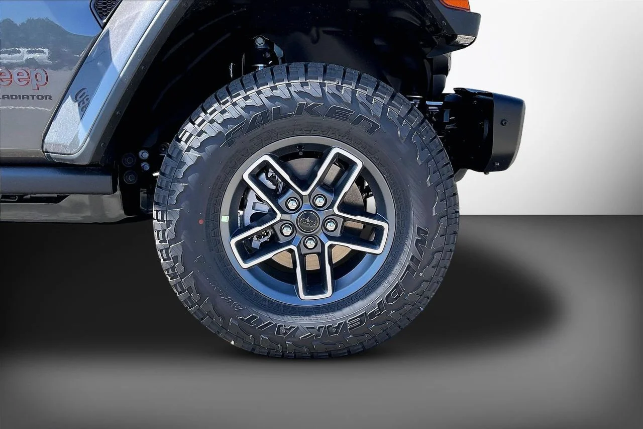 New 2026 Granite Crystal Metallic Clearcoat Jeep Mojave X image 29