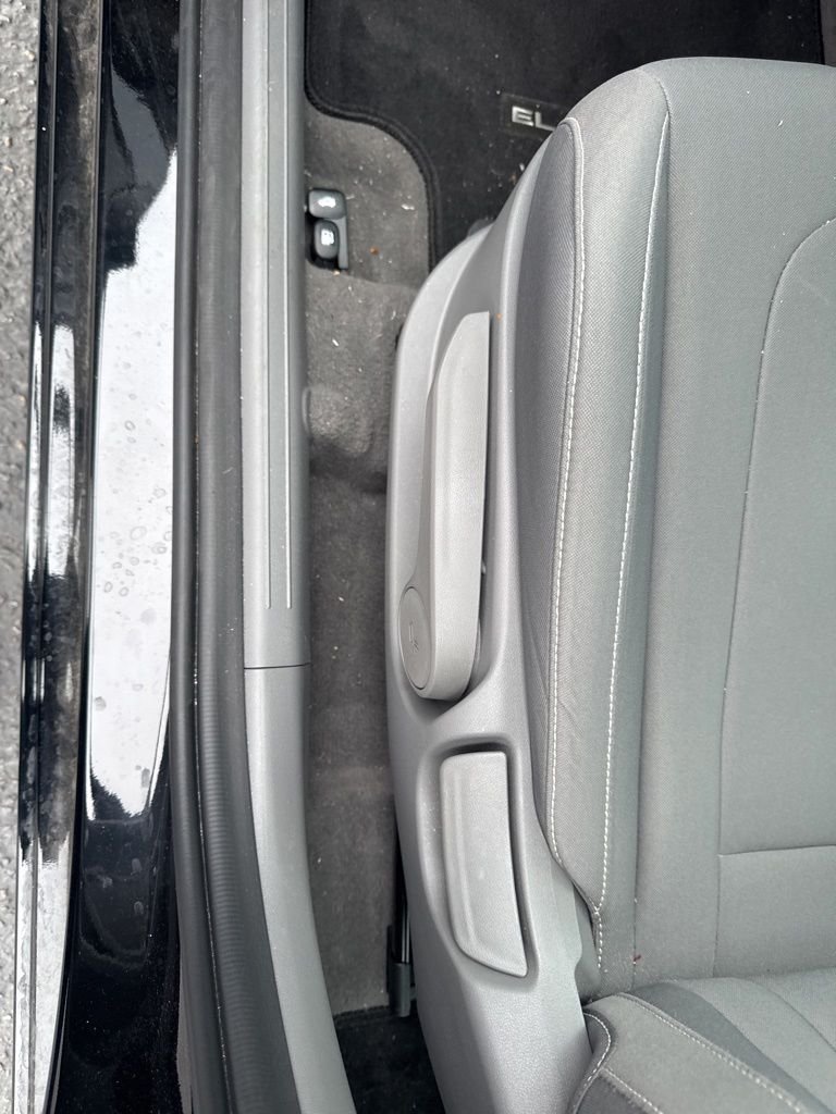 2025 Hyundai Elantra SEL - Photo 5