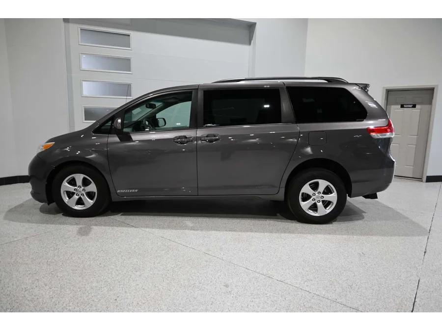 Used 2013 GRAY Toyota LE Mobility Handicap Van image 9