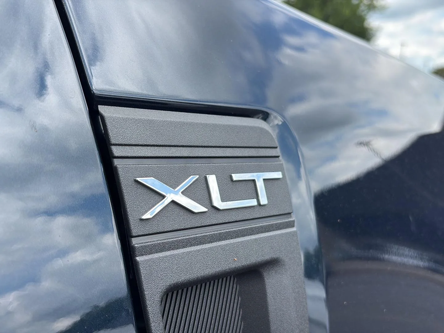 Used 2022 Alto Blue Metallic Tinted Clearcoat Ford XLT image 19